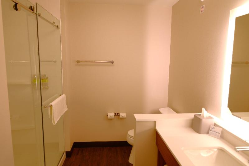 Holiday Inn Express & Suites Onalaska - La Crosse image