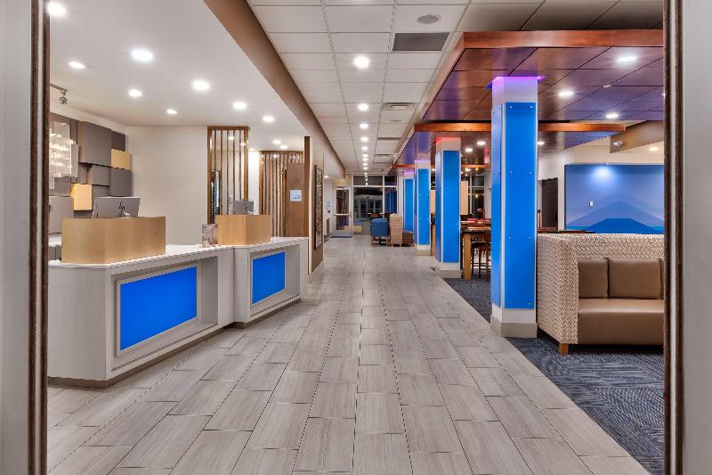 Holiday Inn Express & Suites Milan – Sandusky Area image