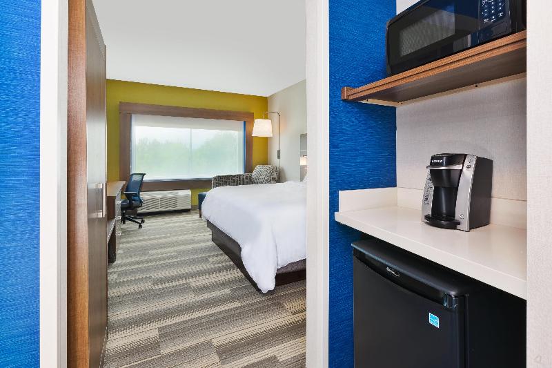 Holiday Inn Express & Suites Milan – Sandusky Area image