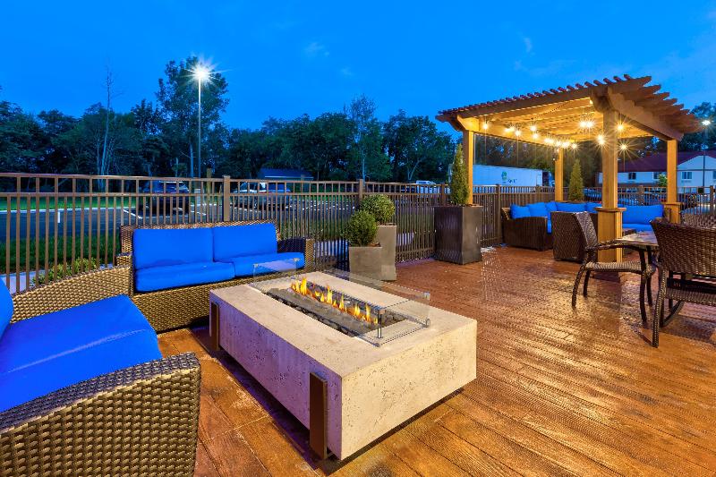 Holiday Inn Express & Suites Milan – Sandusky Area image