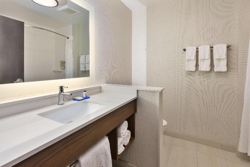 Holiday Inn Express & Suites Milan – Sandusky Area image