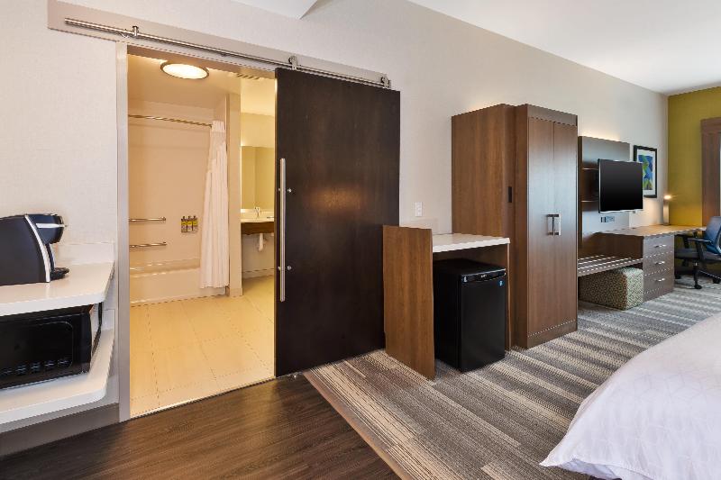 Holiday Inn Express & Suites Milan – Sandusky Area image