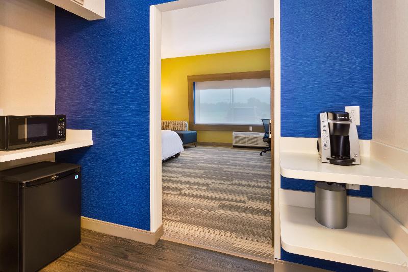 Holiday Inn Express & Suites Milan – Sandusky Area image
