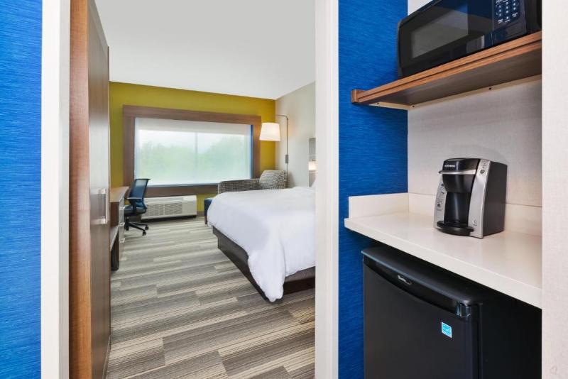 Holiday Inn Express & Suites Milan – Sandusky Area image