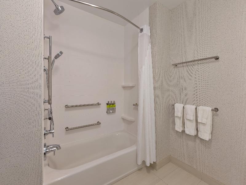 Holiday Inn Express & Suites Milan – Sandusky Area image