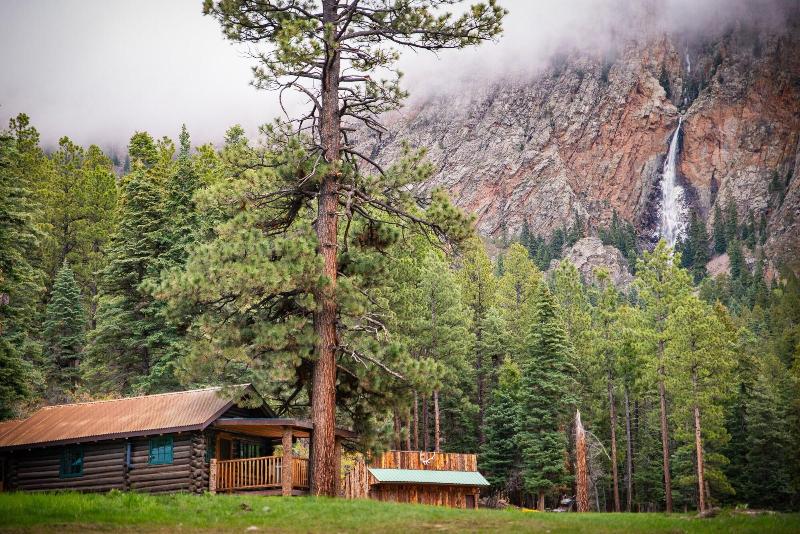 Corkins Lodge image