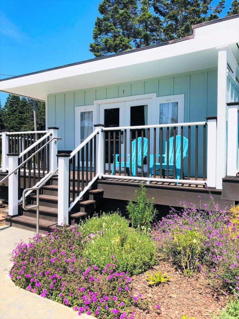 Seafoam Lodge image