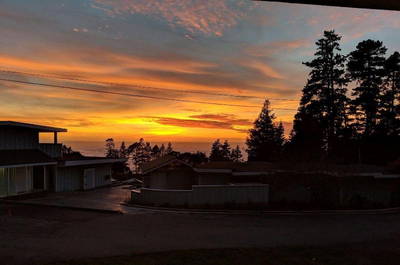 Seafoam Lodge image