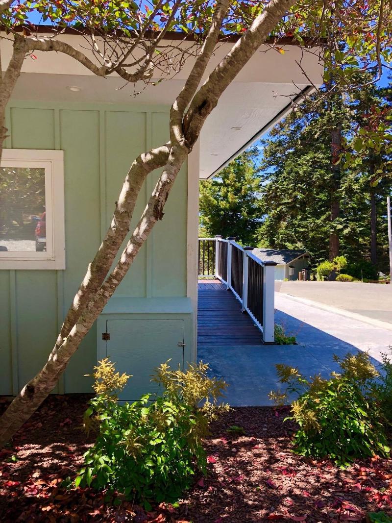 Seafoam Lodge image