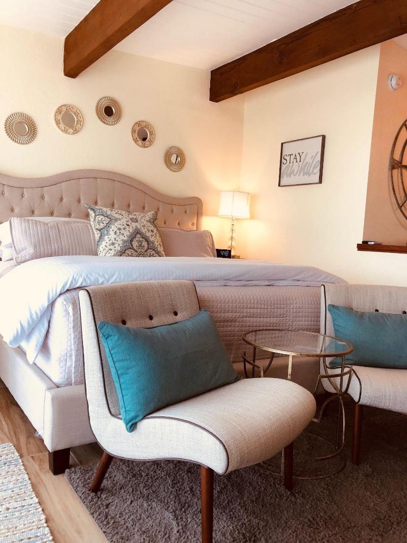 Seafoam Lodge image