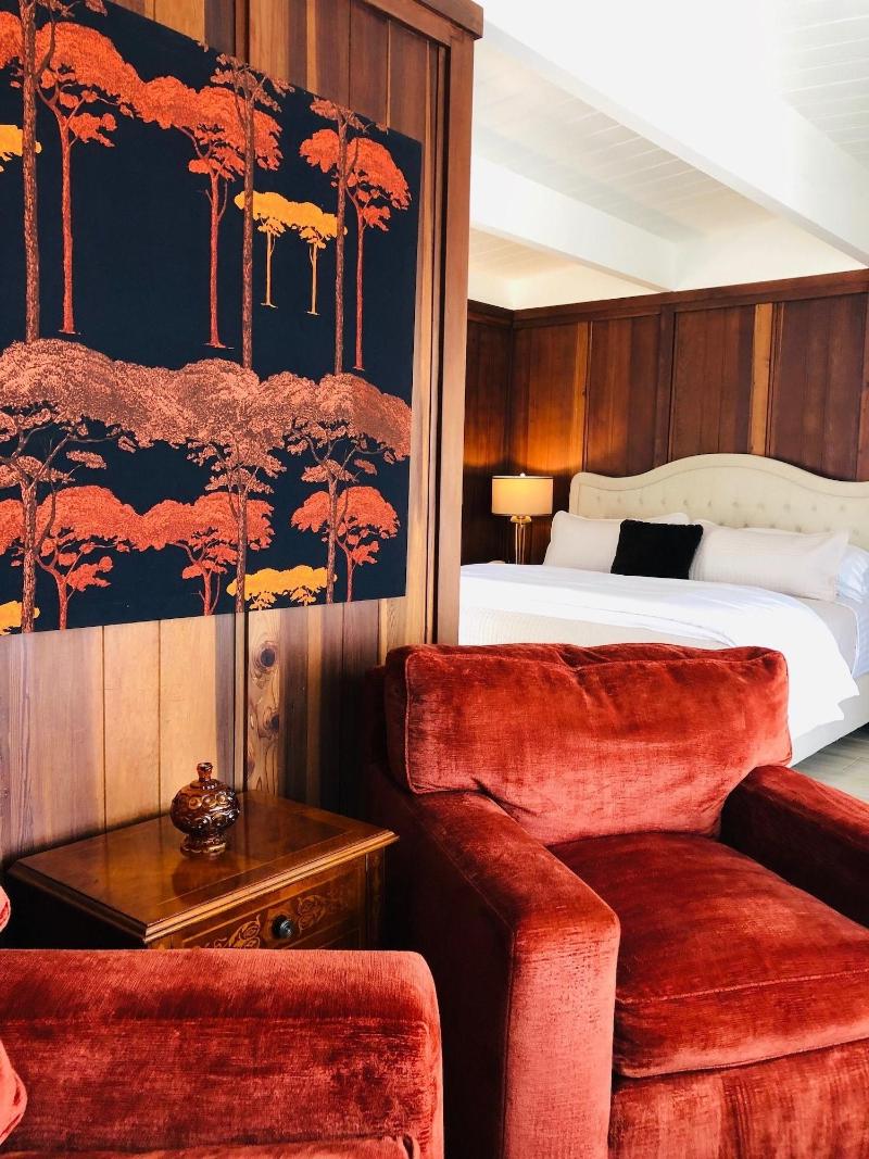Seafoam Lodge image