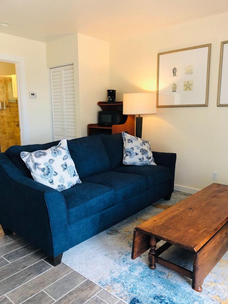 Seafoam Lodge image