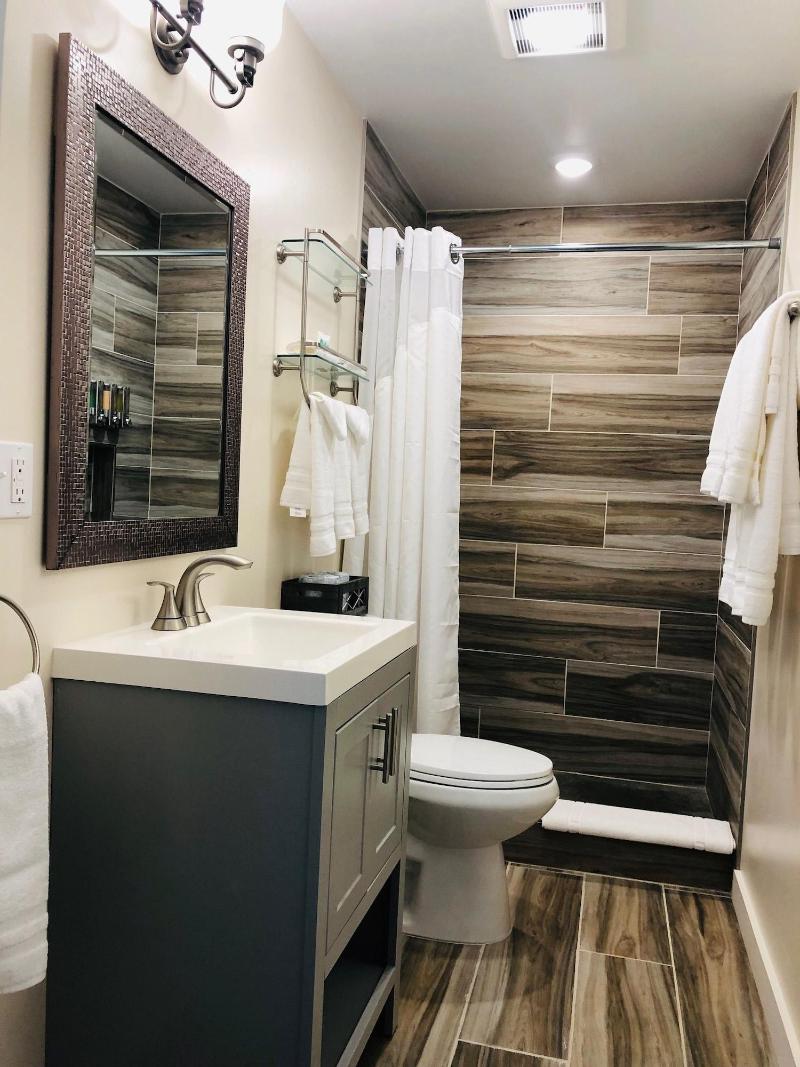 Seafoam Lodge image