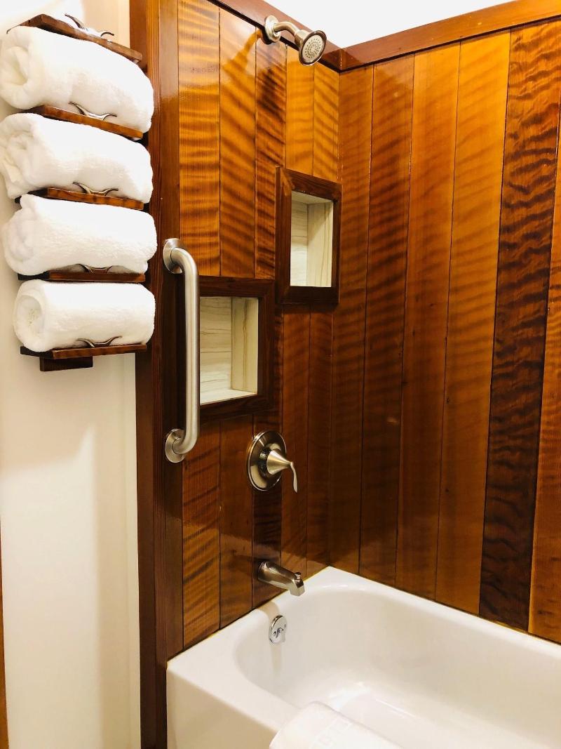 Seafoam Lodge image