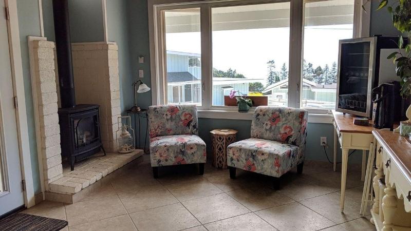 Seafoam Lodge image