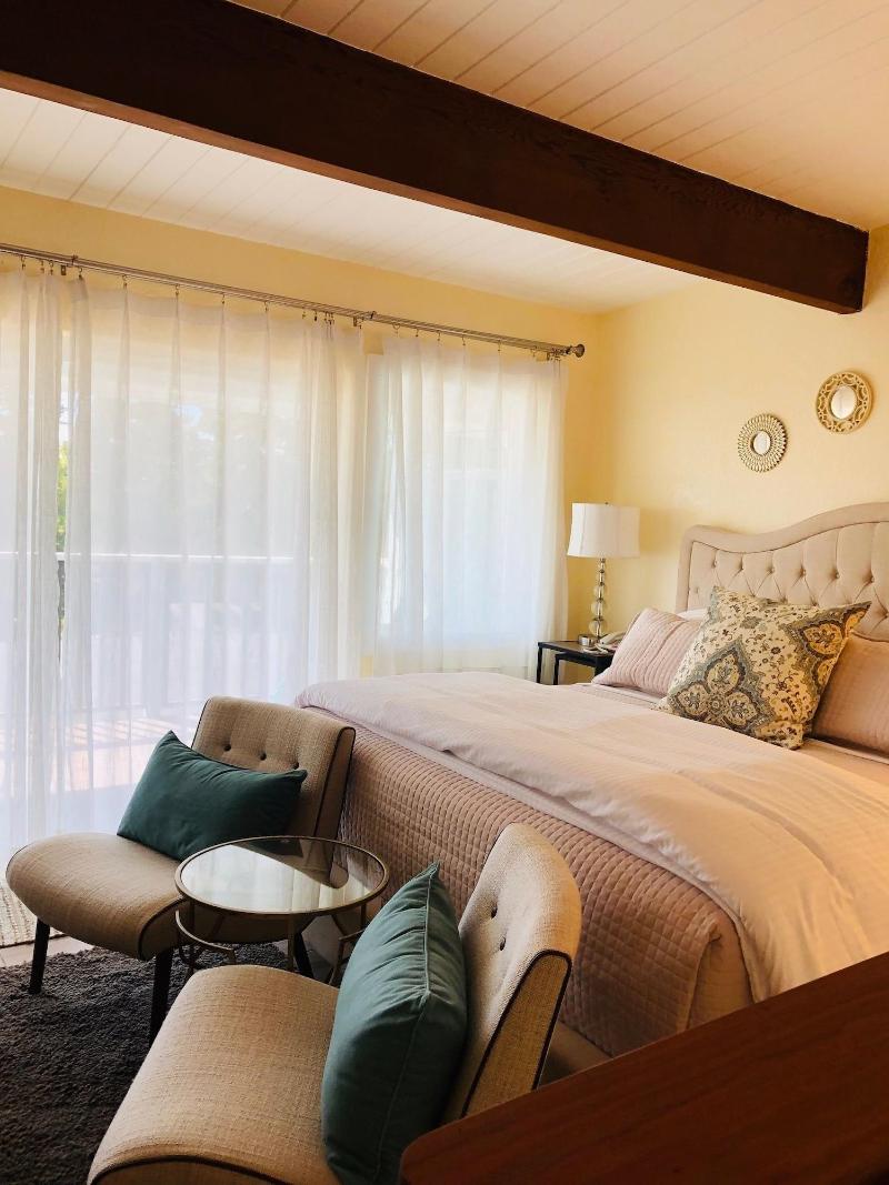 Seafoam Lodge image