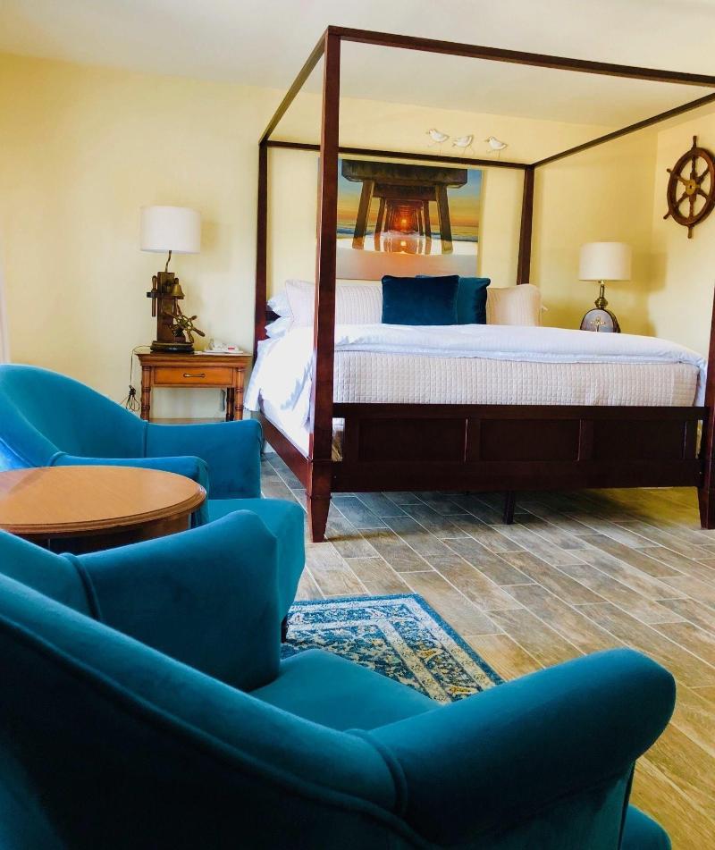 Seafoam Lodge image