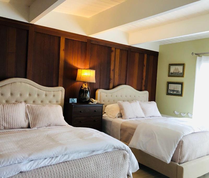 Seafoam Lodge image