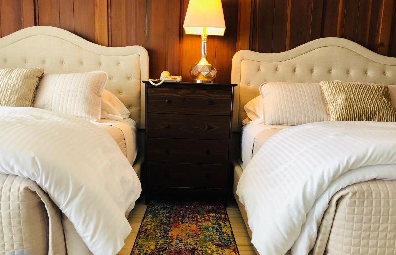 Seafoam Lodge image