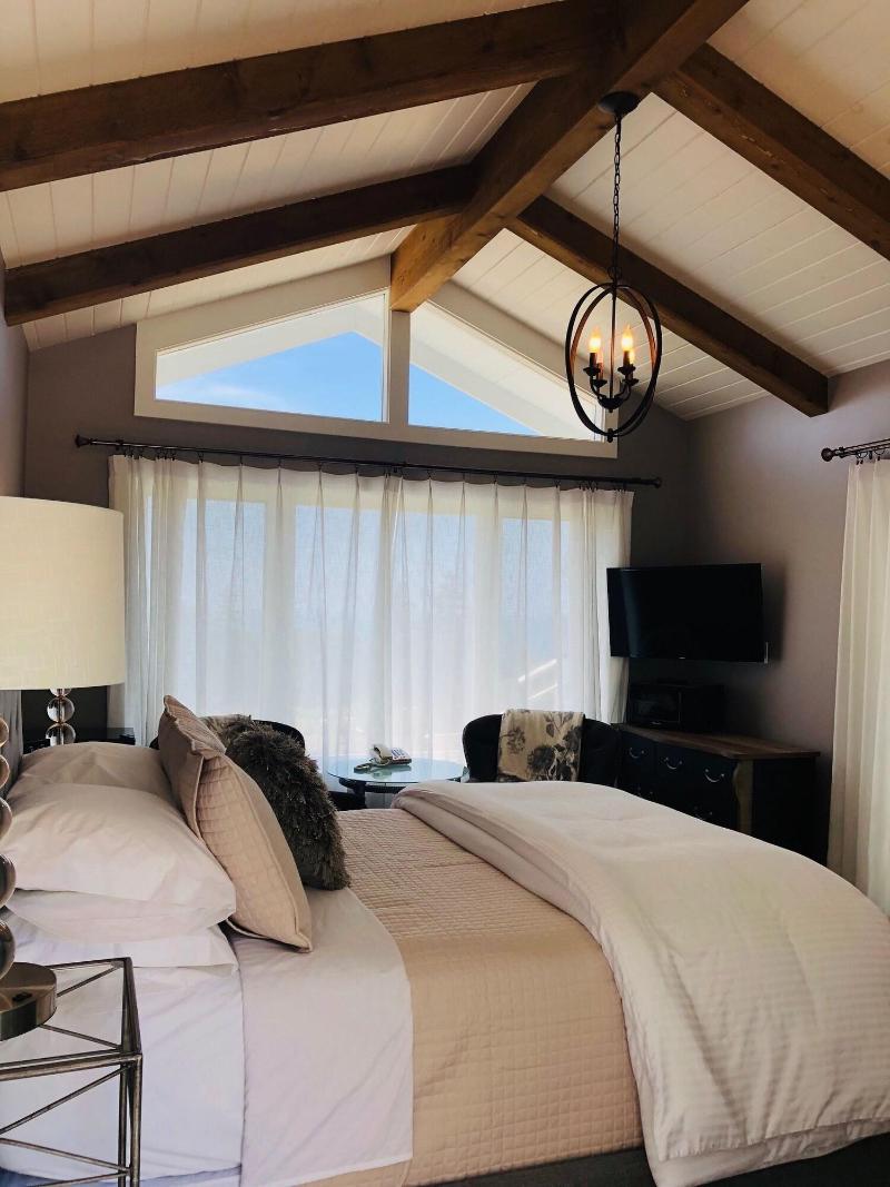 Seafoam Lodge image