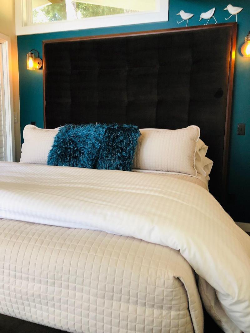 Seafoam Lodge image