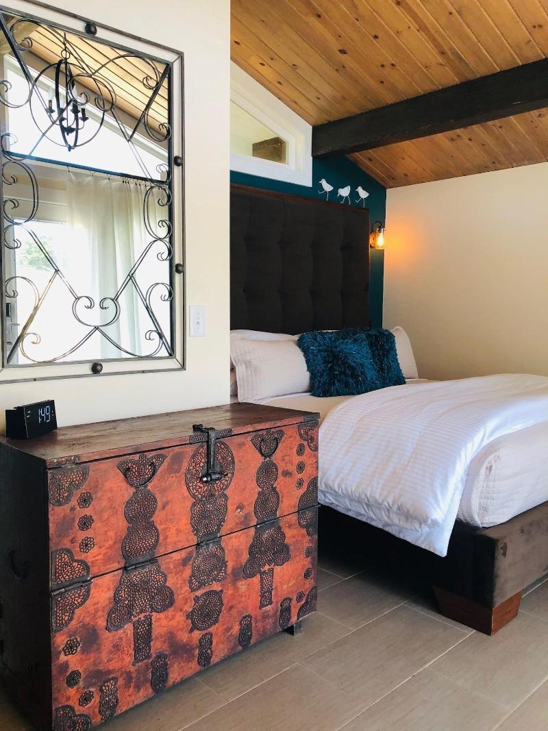 Seafoam Lodge image