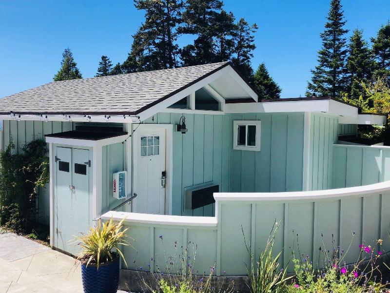 Seafoam Lodge image
