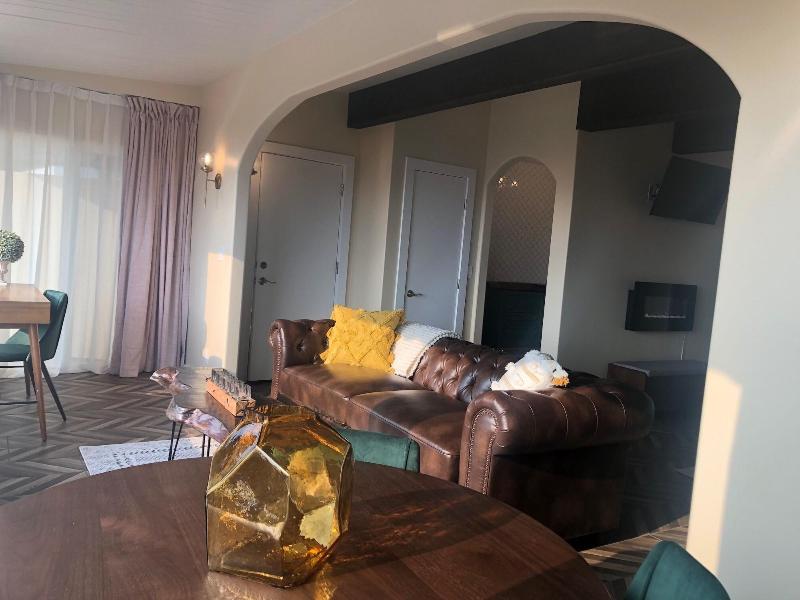 Seafoam Lodge image
