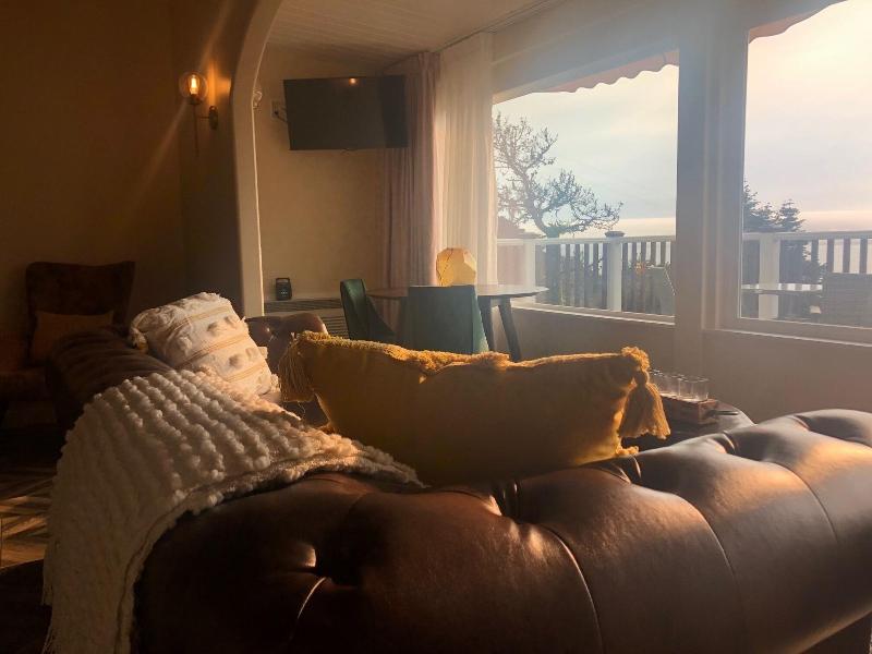 Seafoam Lodge image