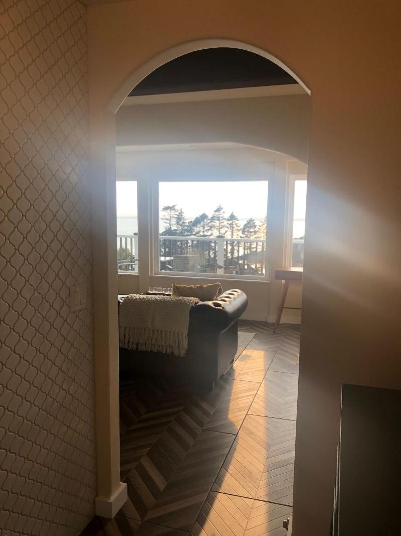 Seafoam Lodge image