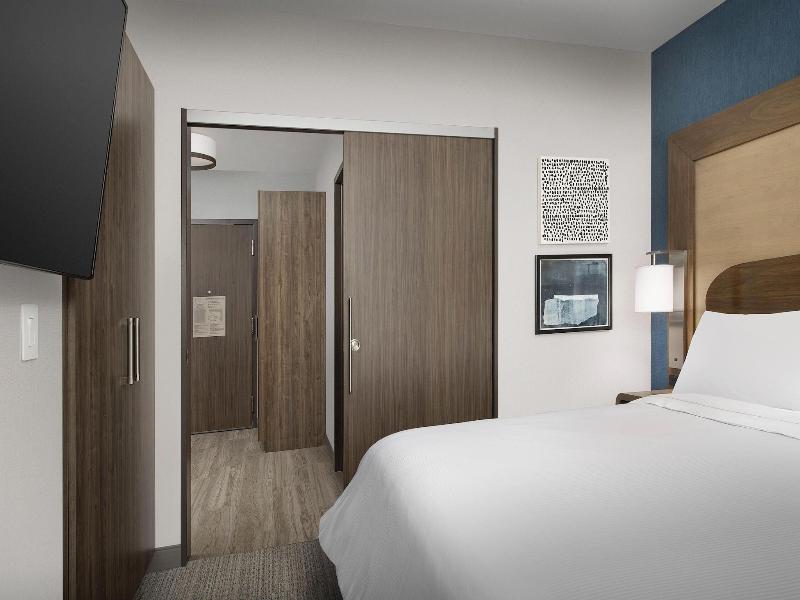 SUITE KING BED ONE BEDROOM — photo 13