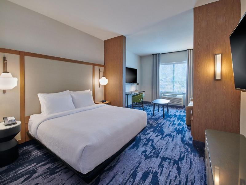 Fairfield Inn & Suites by Marriott Chicago O'Hare image