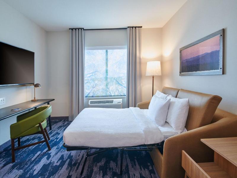 Fairfield Inn & Suites by Marriott Chicago O'Hare image