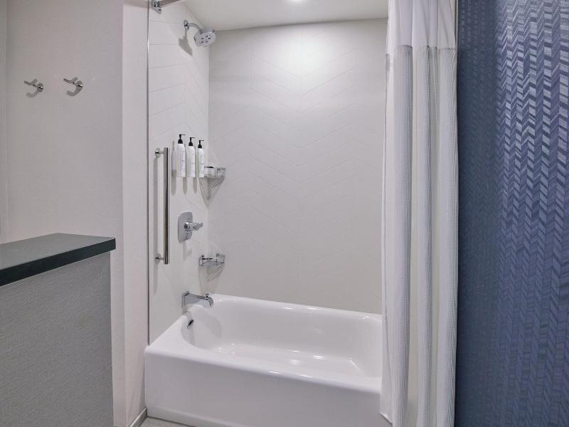 Fairfield Inn & Suites by Marriott Chicago O'Hare image