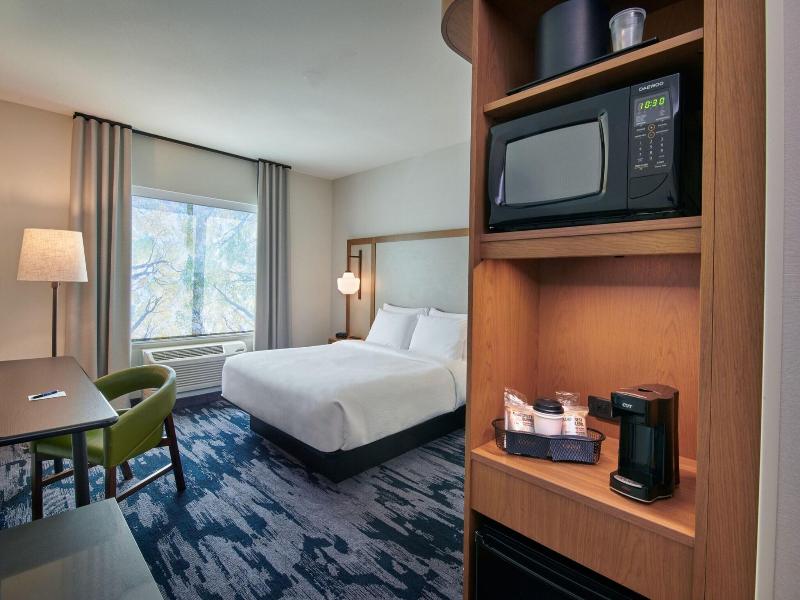 Fairfield Inn & Suites by Marriott Chicago O'Hare image