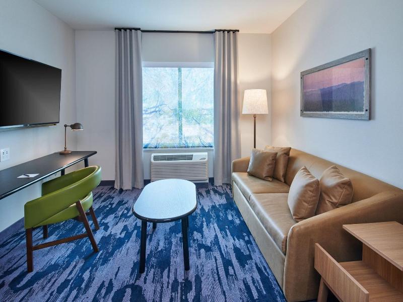 Fairfield Inn & Suites by Marriott Chicago O'Hare image