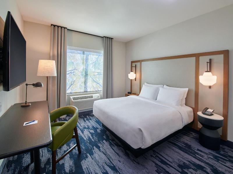 Fairfield Inn & Suites by Marriott Chicago O'Hare image