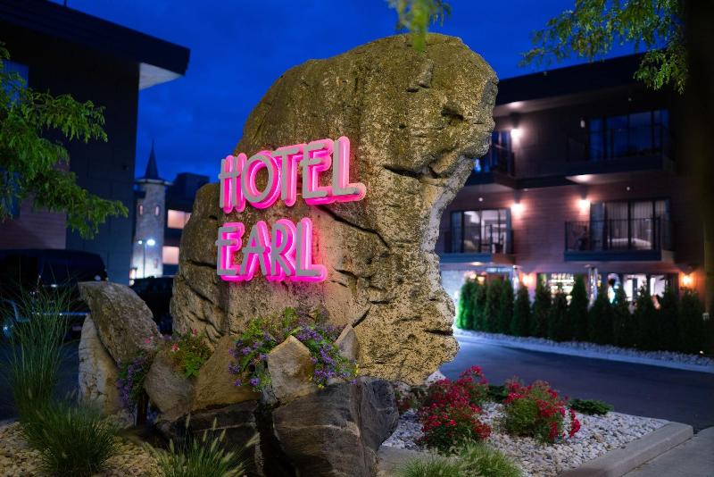 Hotel Earl Of Charlevoix image