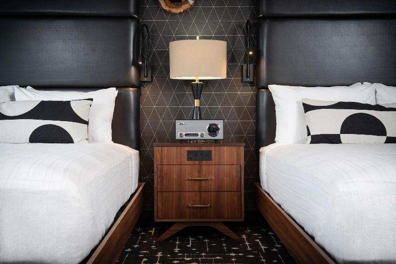 Hotel Earl Of Charlevoix image