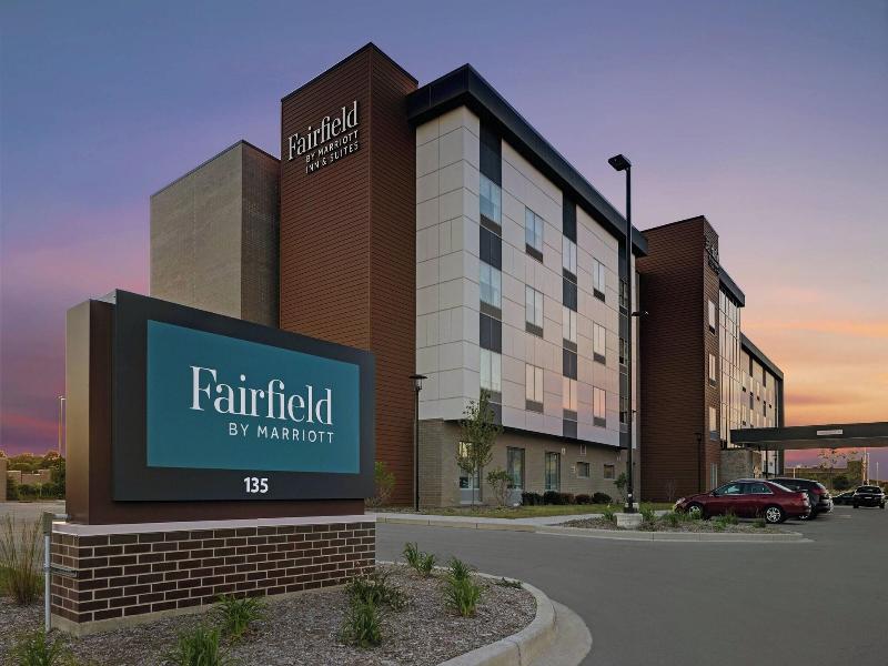 Fairfield Inn & Suites by Marriott Milwaukee Brook image