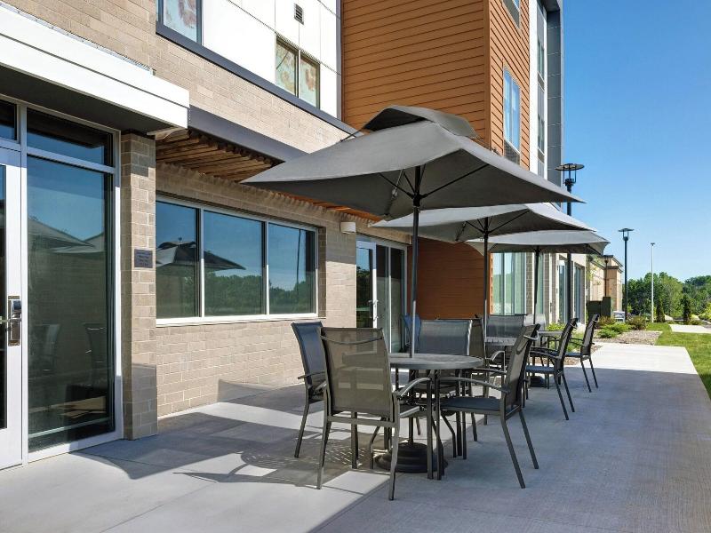 Fairfield Inn & Suites by Marriott Milwaukee Brook image