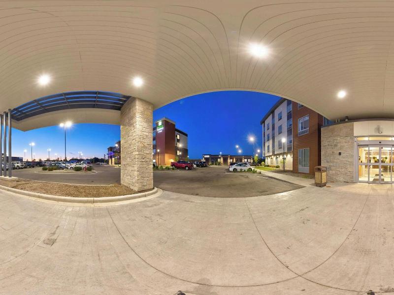 Fairfield Inn & Suites by Marriott Milwaukee Brook image