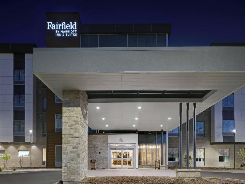 Fairfield Inn & Suites by Marriott Milwaukee Brook image