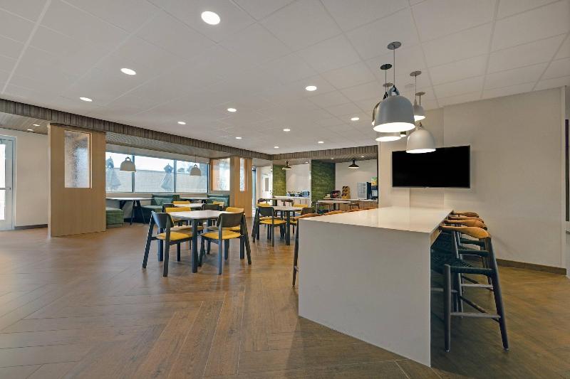 Fairfield Inn & Suites by Marriott Milwaukee Brook image