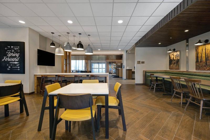 Fairfield Inn & Suites by Marriott Milwaukee Brook image