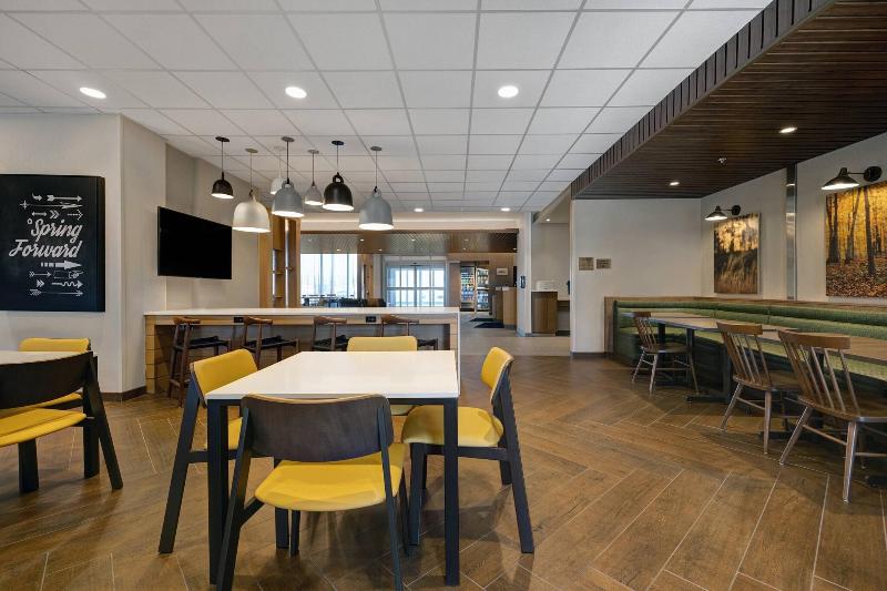 Fairfield Inn & Suites by Marriott Milwaukee Brook image