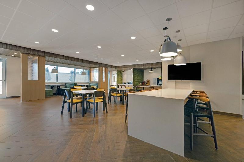 Fairfield Inn & Suites by Marriott Milwaukee Brook image