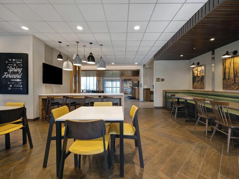 Fairfield Inn & Suites by Marriott Milwaukee Brook image