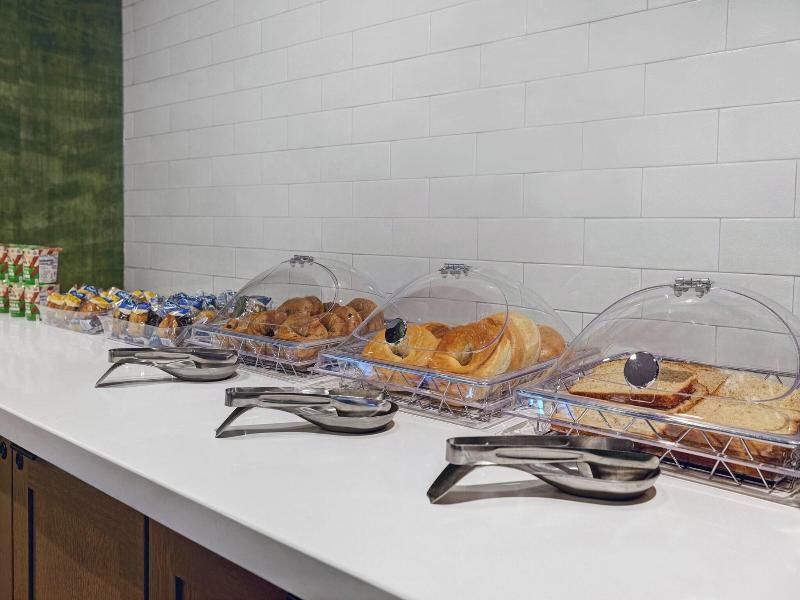 Fairfield Inn & Suites by Marriott Milwaukee Brook image