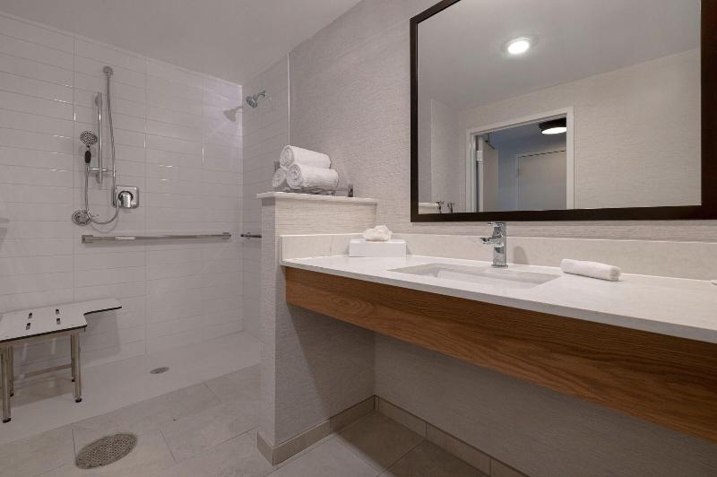 Fairfield Inn & Suites by Marriott Denver Airport - Image 7